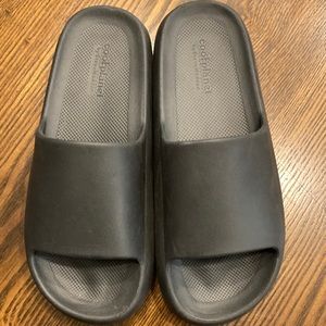 Women’s size 9 Steve Madden Slides